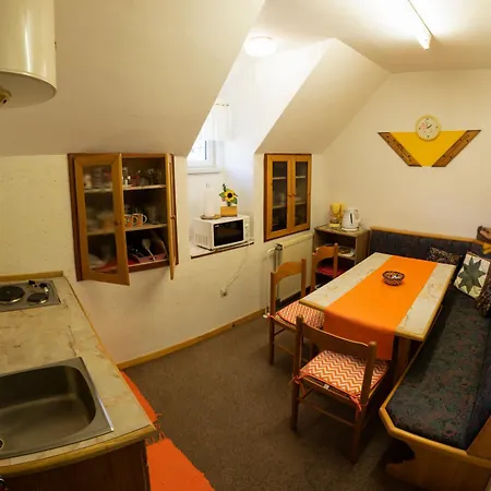 Guest house And Razen