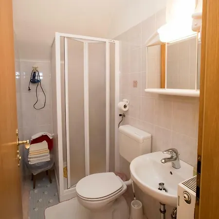 Gostinjska kuća And Razen 3*