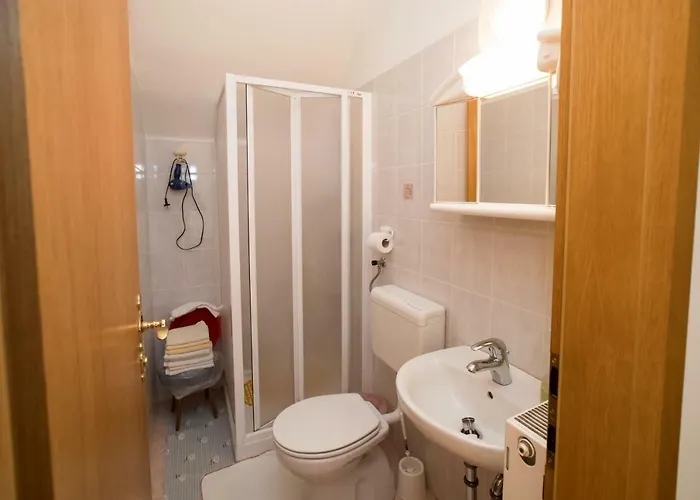 Guest house And Razen 3*